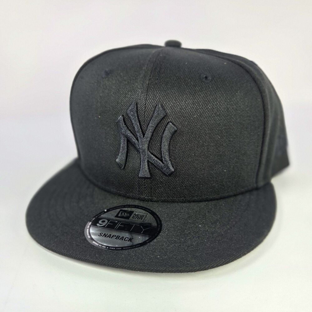 New Era 9FIFTY New York Yankees Snapback Hat Black on Black